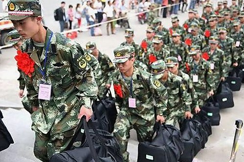 抖音“吃瓜娱乐圈”刷屏背后：顶流明星与娱乐小游戏的双重吸引