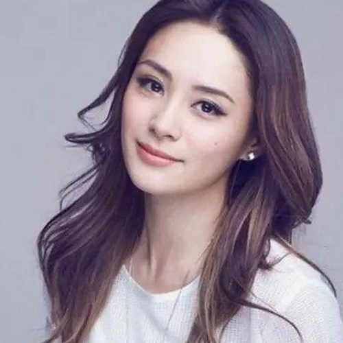 关晓彤：从吃瓜女孩到娱乐圈观察者，她的动态你关注了吗？